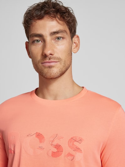 BOSS Green T-Shirt mit Logo-Print und Rundhalsausschnitt Hellrot 3
