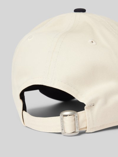 New Era Basecap mit Motiv-Stitching Modell 'COLOURBLOCK 9FORTY®' Beige 3