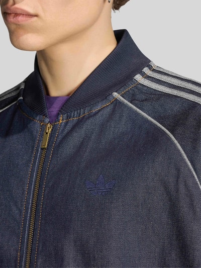 adidas Originals Loose Fit Jeansjacke aus reiner Baumwolle mit Logo-Stitching Jeansblau 3