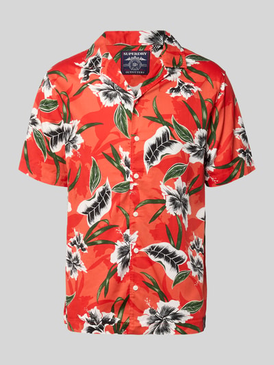 Produktfoto, Regular Fit Freizeithemd mit Reverskragen von Superdry in Rot mit weiß-grünem floralen Muster, Reine Baumwolle, Modern, Knopfleiste.