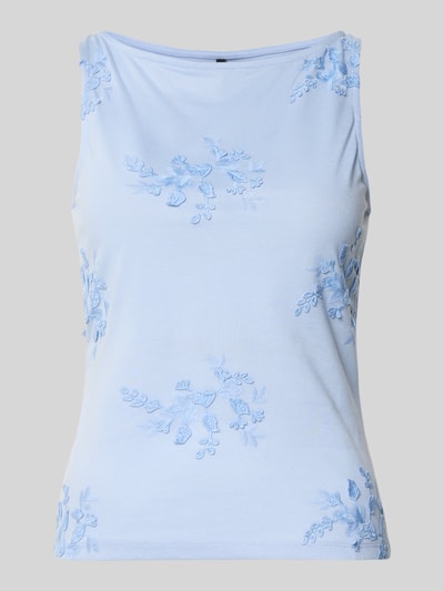 Produktfoto, Regular Fit Top mit Baumwoll-Anteil Modell 'VIVIAN' von Vero Moda, Optik: Unifarben, Applikation: Stickereien, U-Boot-Ausschnitt, Ärmelform: Ohne Ärmel, Materialverarbeitung: Jersey, Material-Mix mit Baumwoll-Anteil, zartes Hellblau, feine florale Textur.