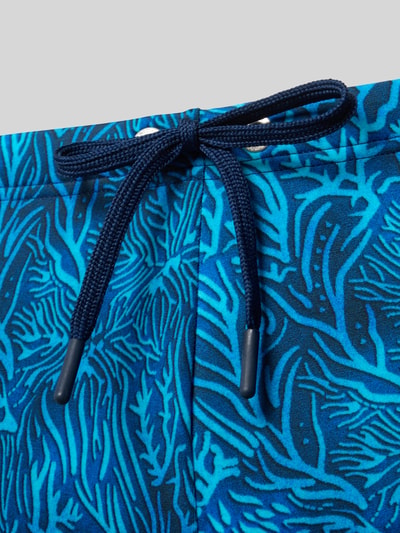 Produktfoto, Badehose im Allover-Look Modell 'Panarea' von HOM mit blauem Korallenmuster, Material-Mix mit Stretch-Anteil.