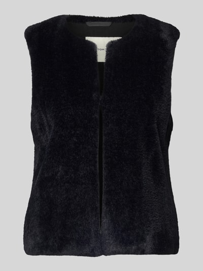 Produktfoto, Regular Fit Weste in Kunstfell-Optik von Tom Tailor, Optik: Unifarben, Hakenverschluss, Label-Stitching-Applikation, weiche Textur