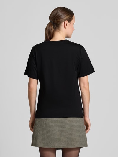 Vrouwenmodel draagt zwart Regular Fit T-shirt uit pure katoen model 'VENACO' van Weekend Max Mara, Dames, volledige rugaanzicht.