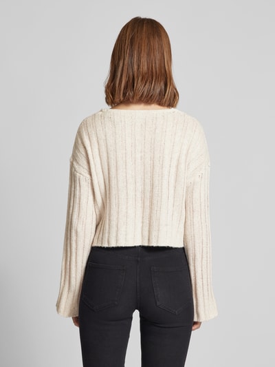 Noisy May Cropped Strickpullover mit V-Ausschnitt Modell 'NINA' Ecru 5