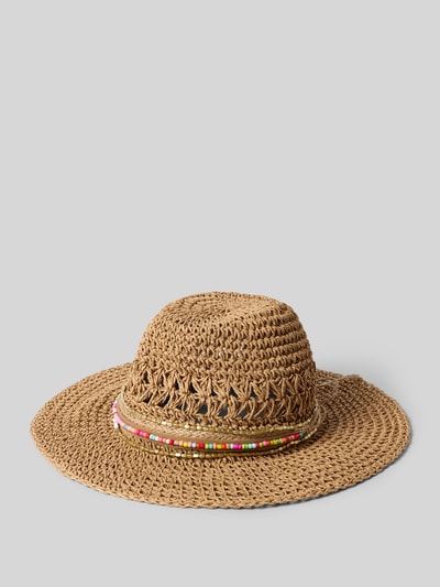 Produktfoto, Fedora mit Perlen-Besatz von Loevenich aus Reine Papier in Flecht-Optik und Zierschleife auf grauem Hintergrund.