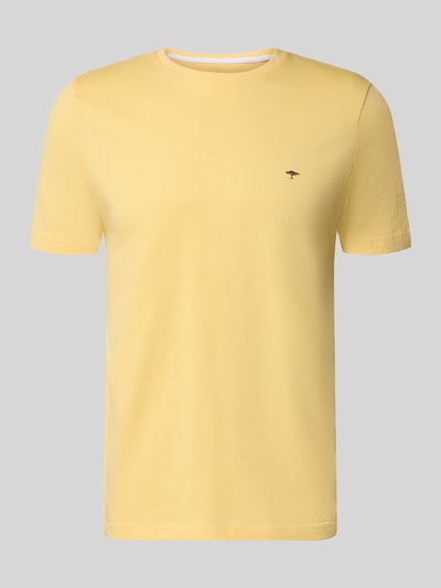 Produktfoto, T-Shirt mit Rundhalsausschnitt und Label-Stitching von Fynch-Hatton, bawełna, krój regular fit, kolor jasny żółty, długość tyłu w rozmiarze M 71 cm