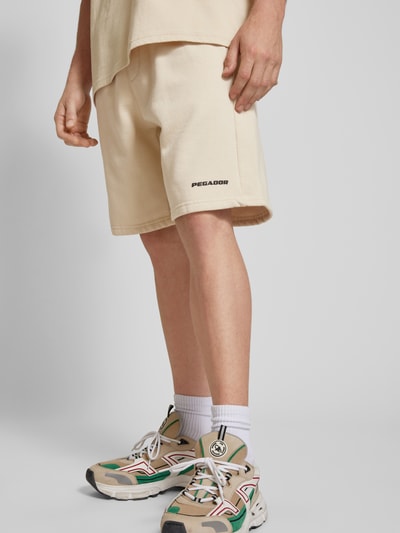 Pegador Sweatshorts in unifarbenem Design mit Logo Sand 3