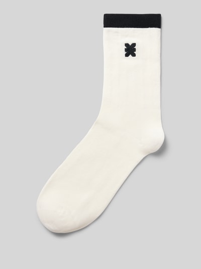 Produktfoto, Socken mit Label-Detail von Karo Kauer, weiß mit schwarzem Rippbündchen, Kontraststreifen, elastische Struktur