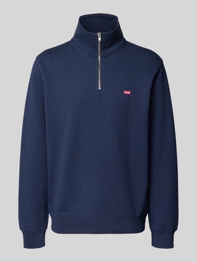 Produktfoto, Regular Fit Troyer aus reiner Baumwolle von Levi's®, dunkelblau, Stehkragen, kurzer Reißverschluss, Label-Detail, gerippte Abschlüsse, Rückenlänge 72 cm, Ärmellänge 70 cm