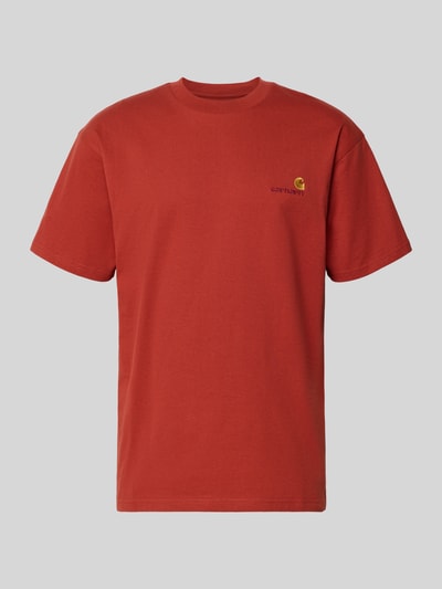 Produktfoto, T-Shirt mit Label-Stitching und Rundhalsausschnitt von Carhartt Work In Progress, Herren T-Shirt aus reiner Baumwolle, Regular-Fit, Rückenlänge 73 cm bei Größe M, roter Farbton, glatte Struktur, kurze Ärmel