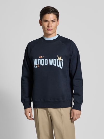 Wood Wood Sweatshirt mit Motiv-Stitching Modell 'Hester' Dunkelblau 4
