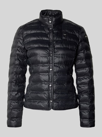 Produktfoto, czarna Kurtka pikowana z połyskiem o kroju slim fit, Stójka, Model 'MOON' od Blauer Usa, listwa guzikowa, długość tyłu 60 cm, szerokość ramion 40 cm, szerokość w rozmiarze S 44 cm, długość rękawów 60 cm