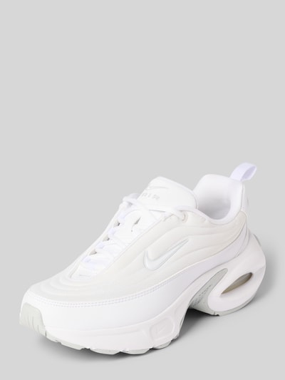 Produktfoto, Sneaker mit Logo Modell 'Air Max Portal' von Nike in Weiß, abgerundete Spitze, sichtbare Schnürung, strukturierte Oberfläche, für Damen, Absatzhöhe 7 cm, Schafthöhe 5 cm, Schaftweite 7 cm