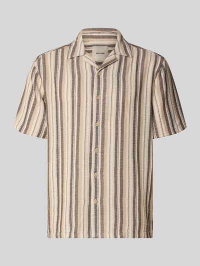 Produktfoto, Regular Fit Freizeithemd aus Baumwoll-Mix Modell 'TREV LIFE' von Only & Sons mit Optik:Allover-Muster, gestreift, beige-braune Farben, sichtbare Struktur, durchgehend Knopfleiste, Kurzarm, Rückenpasse, Material: Baumwoll-Mix.