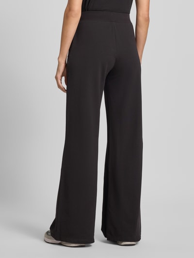 EA7 Emporio Armani Sweatpants met wijde pijpen en labeldetail Zwart - 5