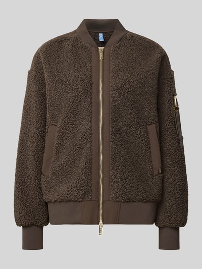 Produktfoto, braune Teddyjacke mit Stehkragen Modell 'Emeline' von MOS MOSH, Zweiwege-Reißverschluss, seitliche Eingrifftaschen, Reißverschlusstasche am Ärmel, elastische Abschlüsse, grobe Textur, lockere Passform