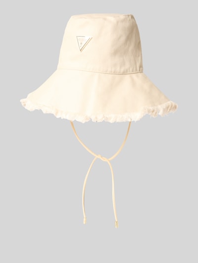 Produktfoto, Hut mit Label-Applikation und Fransen Modell 'SALLY' von Guess aus reiner Baumwolle, breite Krempe, beige Farbe, strukturierte Oberfläche.