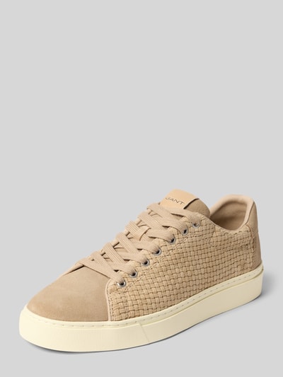 Produktfoto, Sneaker aus echtem Leder mit Strukturmuster Modell 'Julien' von Gant in Beige, abgerundete Passform, Logo-Detail, cremefarbene Sohle, Kontext Herren Sneaker, Absatzhöhe 3 cm, Schafthöhe 7 cm, Schaftweite 11 cm.
