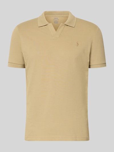 Produktfoto, Slim Fit Poloshirt aus Baumwoll-Mix von Polo Ralph Lauren, jednolity beżowy kolor, krój slim fit, bawełniany pikowany materiał, krótki rękaw, logo na piersi, kołnierzyk polo, rozcięcia po bokach, bez zapięcia