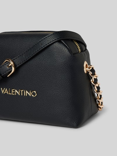 VALENTINO BAGS Torebka z aplikacją z logo model ‘ARCADIA CAMERA BAG’ Czarny 2