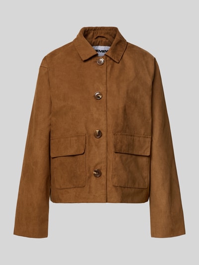 Produktfoto, Regular Fit Blousonjacke in imitacji skóry welurowej od REVIEW, krój regular fit, wykładany kołnierz, nakładane kieszenie, listwa guzikowa, długość tyłu w rozmiarze S 58 cm, szerokość ramion w rozmiarze S 39 cm, szerokość klatki piersiowej w rozmiarze S 53 cm, długość rękawów w rozmiarze S 58 cm