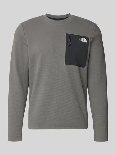 Produktfoto, Langarmshirt mit Napoleontasche Modell 'KECHA' von The North Face in Grau, elastischer Material-Mix, gerader Schnitt, Rundhalsausschnitt, Napoleontasche, Label-Detail, strukturierte Textur