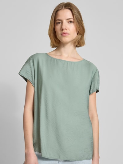 Frauenmodel trägt Regular Fit T-Shirt aus Viskose-Mix von Betty Barclay in hellem Grün, Kurzarm, Rundhalsausschnitt, Nahaufnahme Oberkörper.