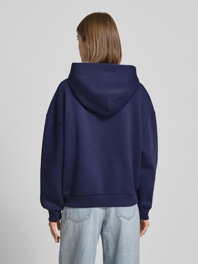 Review Hoodie mit überschnittenen Schultern und Känguru-Tasche Marine 5