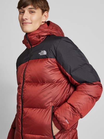 The North Face Kurtka pikowana o kroju regular fit z wyhaftowanym logo model ‘DIABLO’ Bordowy 3