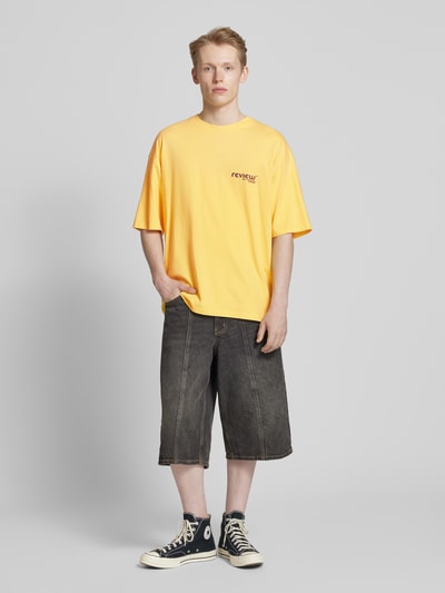 REVIEW T-Shirt mit Label-Print Pastellgelb 1