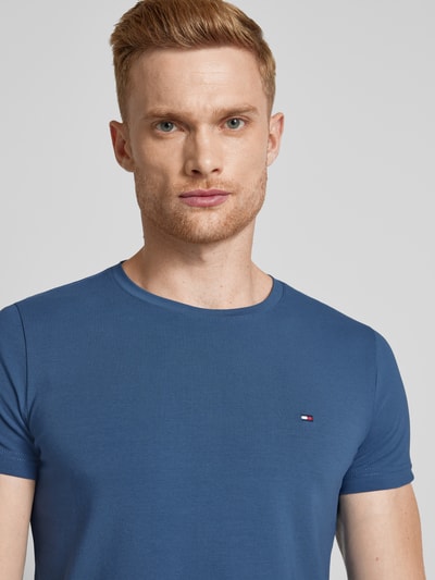 Tommy Hilfiger T-Shirt mit Label-Stitching Jeansblau 3