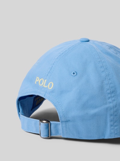 Produktfoto, Basecap aus reiner Baumwolle von Polo Ralph Lauren in Hellblau mit Logo-Detail, eingestickten Luftlöchern und verstellbarem Riegel.