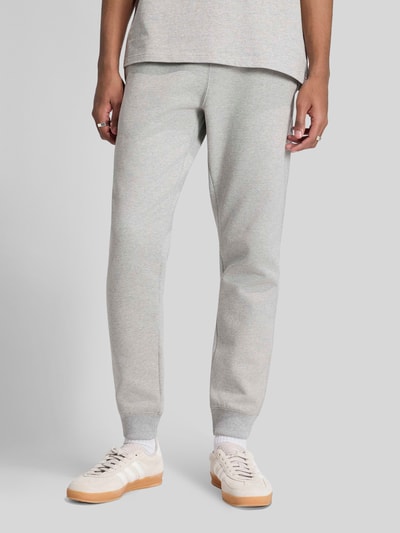 adidas Originals Slim Fit Sweathose mit Logo-Print Hellgrau Melange 4