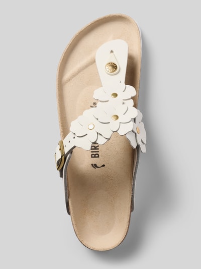 Produktfoto, Zehentrenner aus Leder mit floralen Applikationen Modell 'GIZEH' von Birkenstock, Damen, beschichtet, abgerundete Form, Label-Prägung, profilierte Sohle, Absatzhöhe 3 cm, Beige und Weiß, strukturierte Oberfläche