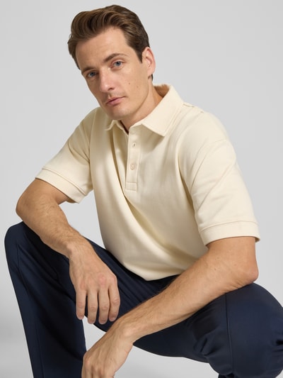 Lindbergh Koszulka polo o kroju oversized z kołnierzykiem polo i detalem z logo Écru 3