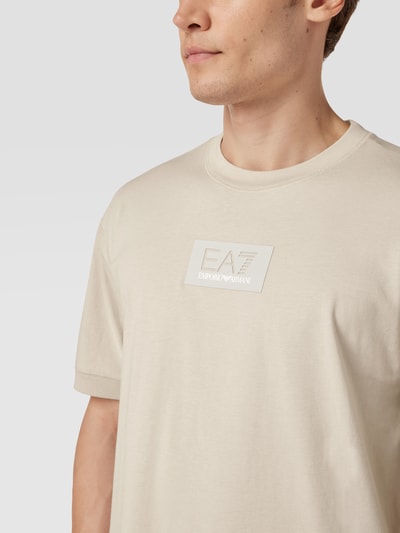 EA7 Emporio Armani T-Shirt mit Label-Print Beige 3