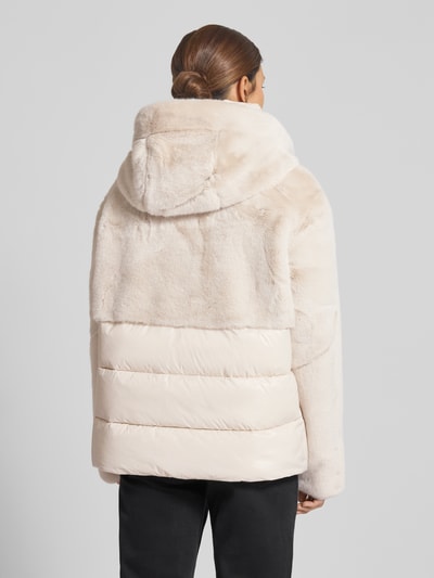 Blauer USA Kurtka pikowana z obszyciem sztucznym futrem model „FANEVIL” Gliniany 5