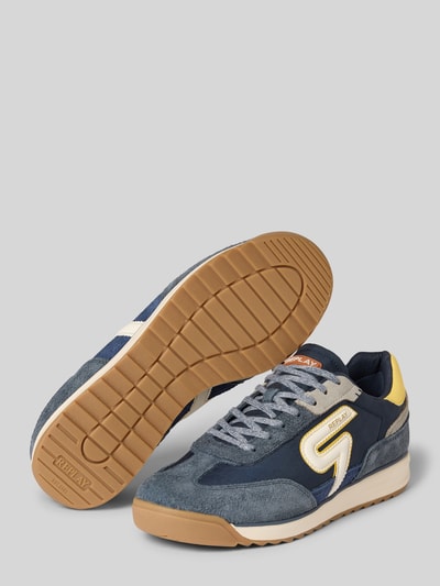 Produktfoto, granatowo-żółte Sneaker mit Label-Details Modell 'YARD UNION' von Replay, kontrastowe elementy, teksturowana podeszwa, zaokrąglony kształt, sznurowanie, wysokość obcasa w rozmiarze 44: 3 cm, wysokość cholewki w rozmiarze 44: 8 cm, szerokość w rozmiarze 44: 10 cm