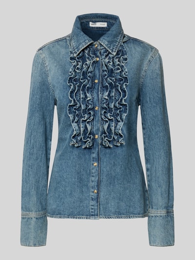 Produktfoto, Hemdbluse in Denim-Optik mit Rüschenbesatz Modell 'Dulce' von Mango, Reine Baumwolle, taillierte Passform, langärmelig, Hemdblusenkragen, durchgängige Knopfleiste, Rückenlänge 85 cm, Ärmellänge 65 cm, blaue Farbe, sichtbare Struktur.