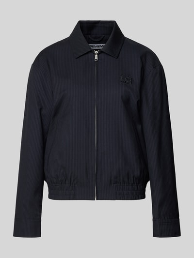 Produktfoto, Lässige Blousonjacke mit Nadelstreifen von Review, dunkelblauer Material-Mix mit Viskose-Anteil, Reißverschluss, Leistentaschen