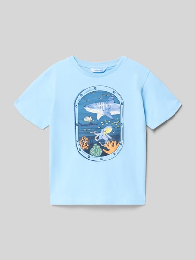Produktfoto, Kinder T-Shirt mit Rundhalsausschnitt von Mayoral in Hellblau, reine Baumwolle, gerader Schnitt, kurzärmelig, Rückenlänge 45 cm bei Größe 116, Frontprint mit Meeresmotiv