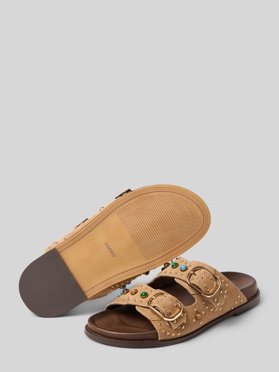 Produktfoto, Slipper aus echtem Leder mit Ziersteinbesatz von INUOVO in Beige, abgerundete Passform, offene Ferse, glatte Sohle, Absatzhöhe 1 cm.