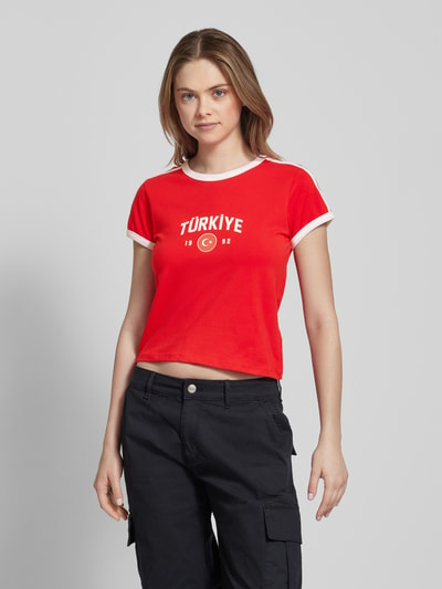 Review T-Shirt mit Motiv-Print Rot 4