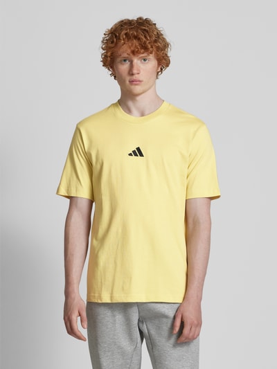 ADIDAS SPORTSWEAR T-Shirt mit Label-Print Hellgelb 4
