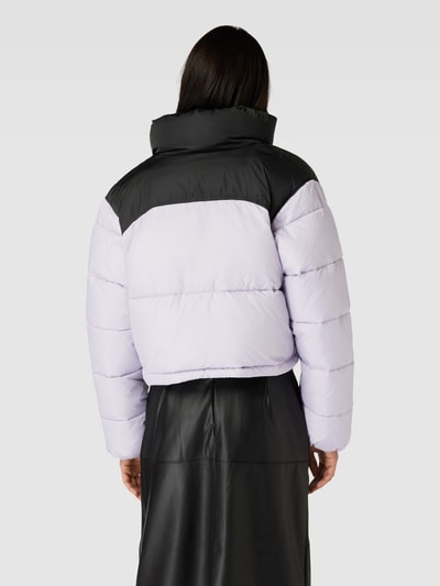 Calvin Klein Jeans Cropped Steppjacke mit Label-Detail Lavender 5