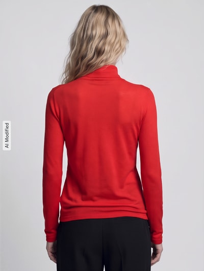 Vrouwenmodel draagt Slim Fit Langarmshirt uit lyocellmix van Jake*s Casual in effen rood, soepele stof, Ganzlichaamsaanzicht achterkant, KI-modified beeld