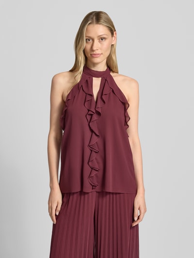 Frauenmodel trägt Top mit Volants und Neckholder von V by Vera Mont in Bordeaux, Chiffon, gerade geschnitten, Cut-outs, Vorderansicht, Nahaufnahme Oberkörper.