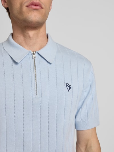 REVIEW Slim Fit Poloshirt mit Label-Stitching Eisblau 3