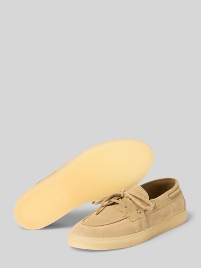Produktfoto, Loafer mit Logo-Detail von Copenhagen in beigefarbener Velours-Optik, abgerundete Passform, glatte Sohle, Absatzhöhe 3 cm, Schafthöhe 6 cm, Schaftweite 6 cm